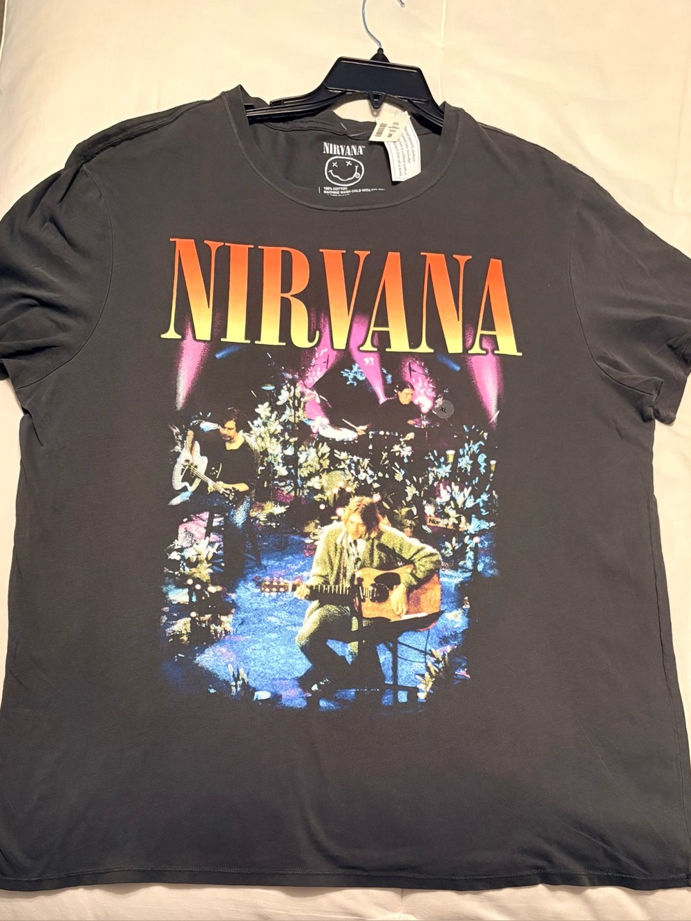 NWT UNISEX NIRVANA UNPLUGGED VIBRANT GRAPHIC PRINT ON BLACK TSHIRT Medium